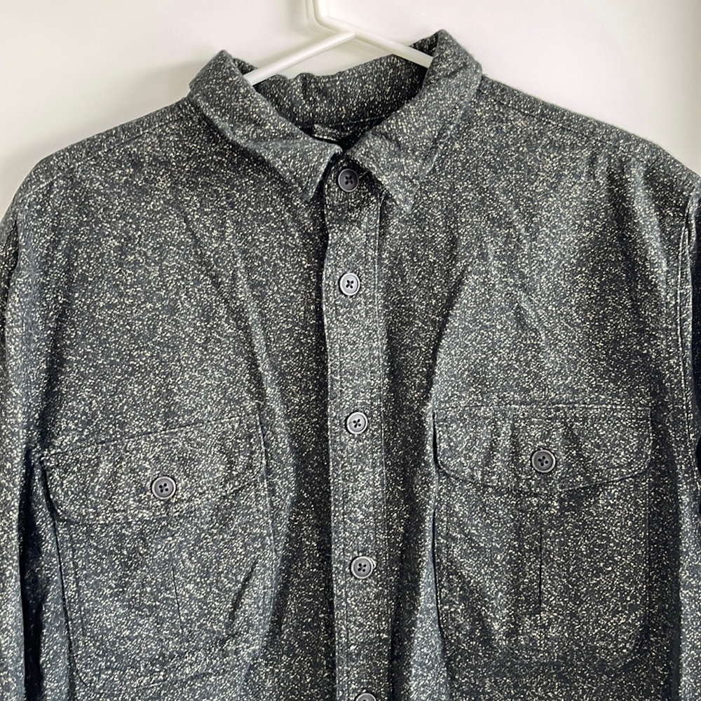 Men’s long sleeve button down – size large